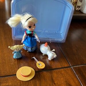Disney Animators Collection Frozen - Elsa Mini 5” Doll Playset with Travel Case